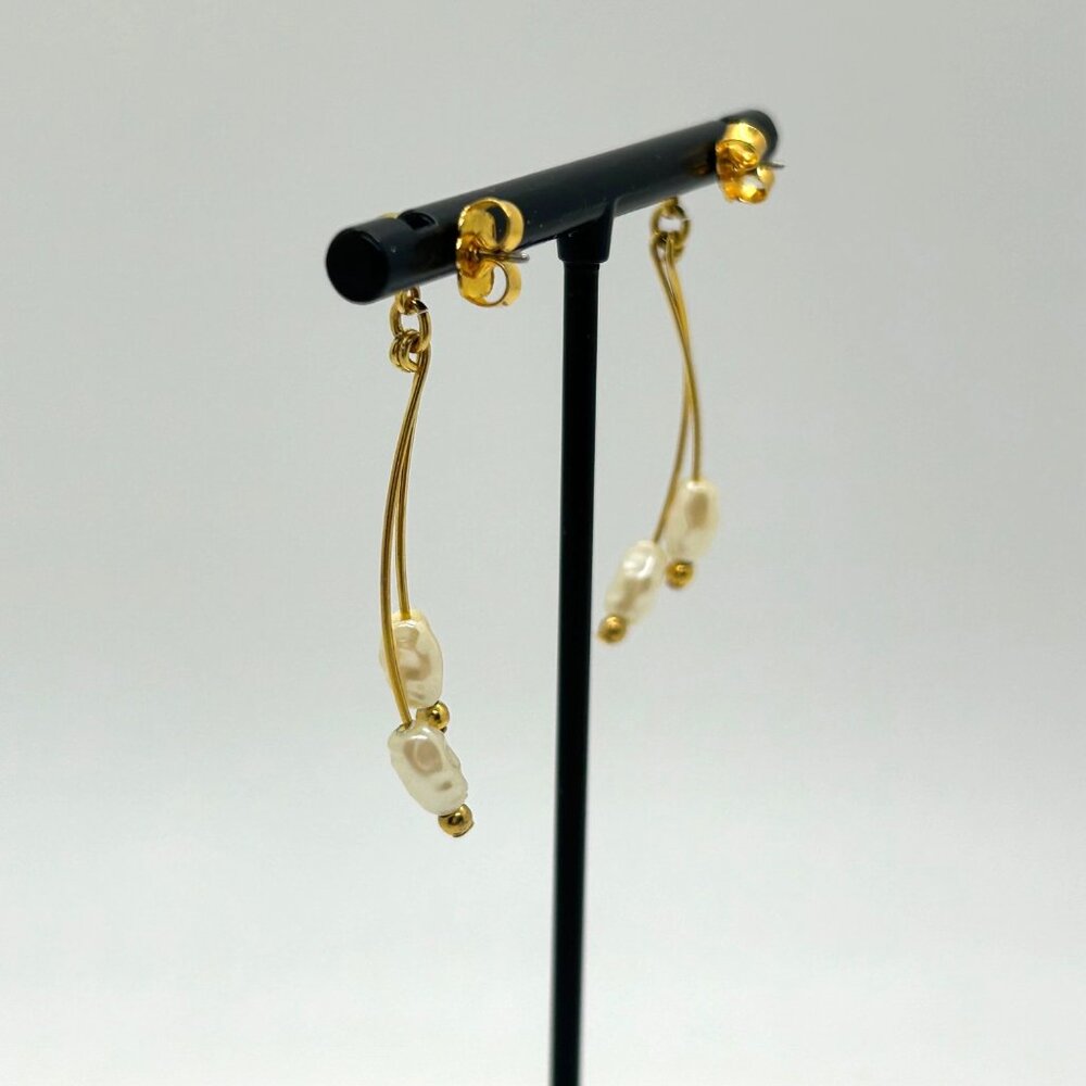 Faux Freshwater Pearl Gold-Tone Dangle Earrings Minimalist Design Lightweight - Picture 5 of 16